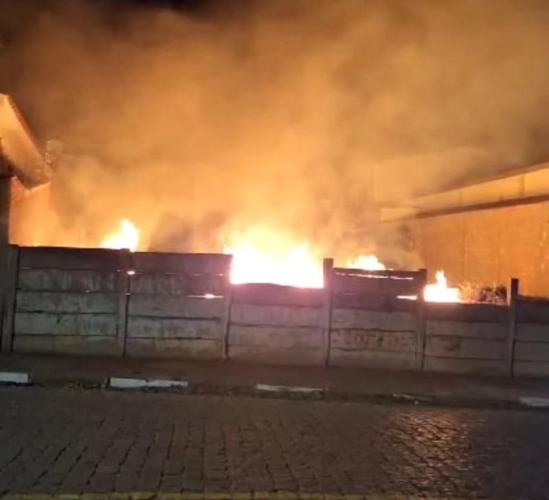 Vários incêndios em vegetação em Guaxupé e região fazem Bombeiros suplicar à população para que não façam mais queimadas 