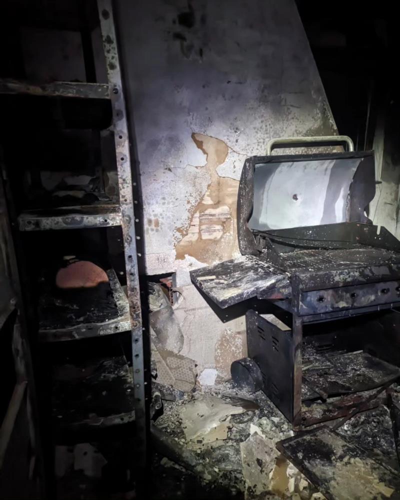 Princípio de incêndio em residência destrói churrasqueira e máquina de lavar em Guaranésia 