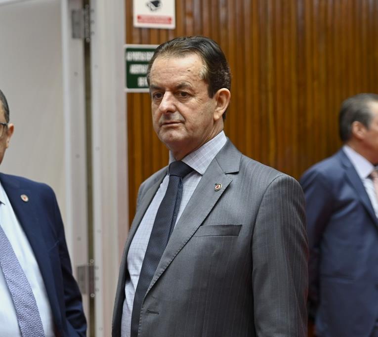 Deputado Tadeu Leite é reeleito para a presidência da ALMG, enquanto Antonio Carlos Arantes perde o seu cargo de comando dentro da Assembleia 