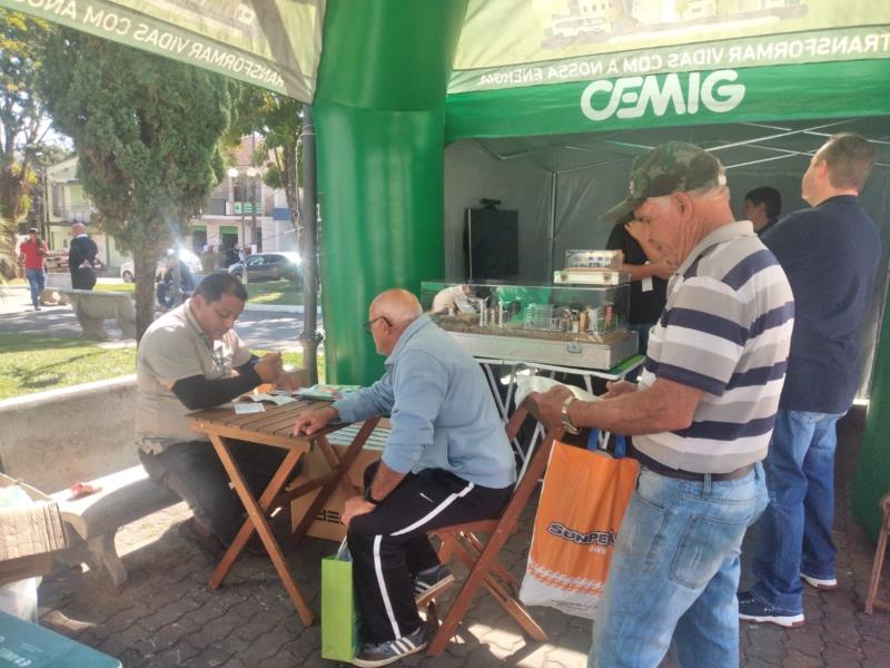 Cemig oferece troca gratuita de lâmpadas ineficientes por LED para moradores de Muzambinho