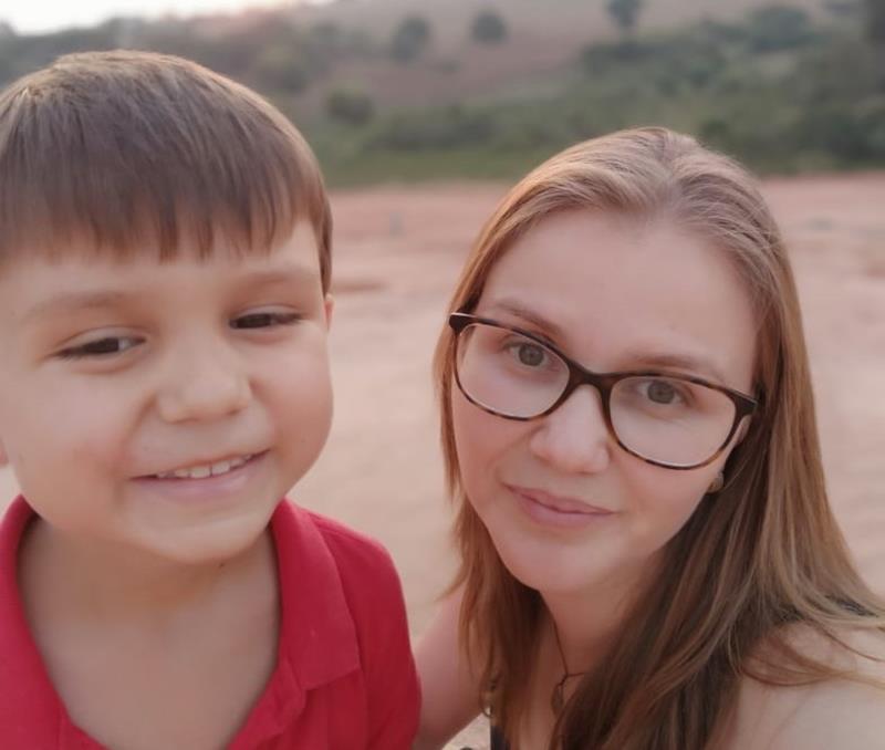 "Ele não ficou assustado", diz mãe de menino de 4 anos que encontrou jararaca dentro do carro em Guaxupé