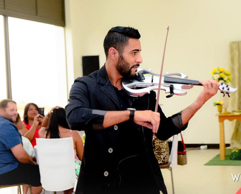 Violinista guaxupeano se tornou artista e conquista sucessos